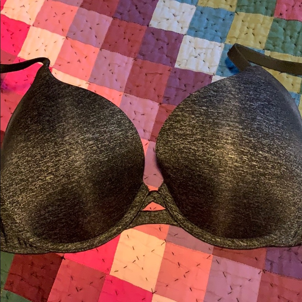 Victoria’s Secret 34D grey bra. EUC